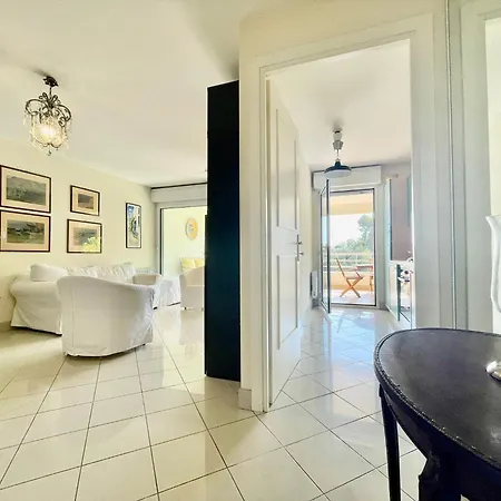 2 In Luxury Bordering Monaco Casa de Férias
